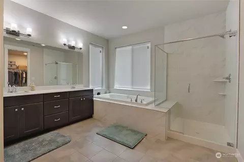 Bath - 22509 SE 265th Pl, Maple Valley, WA 98038 photo 2 of 4