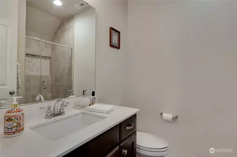 Bath - 22509 SE 265th Pl, Maple Valley, WA 98038 photo 4 of 4