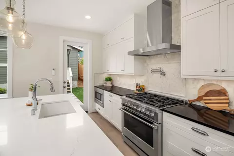 415 31st Ave E, Seattle, WA 98112 photo 11