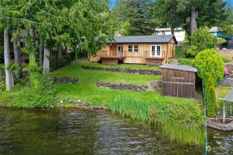 1001 E Trails End Dr, Belfair, WA 98528
