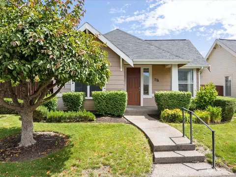 715 SE Creekside Dr, College Place, WA 99324