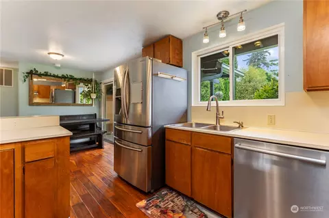 Kitchen - 19522 Winesap Ln, Bothell, WA 98012 photo 3 of 3