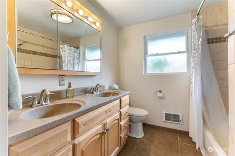 Bath - 19522 Winesap Ln, Bothell, WA 98012 photo 1 of 1