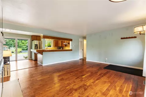 Living - 19522 Winesap Ln, Bothell, WA 98012 photo 3 of 3