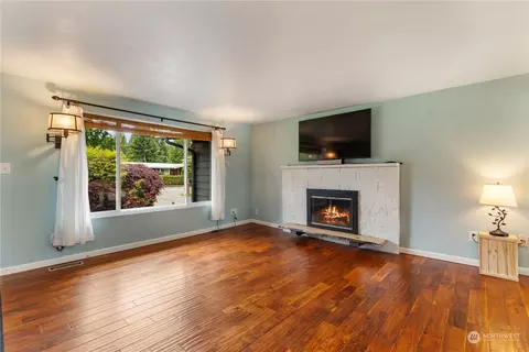 Living - 19522 Winesap Ln, Bothell, WA 98012 photo 1 of 3