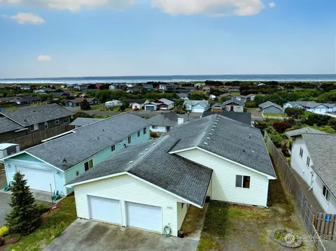 33015 J Pl, Ocean Park, WA 98640