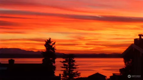 817 Driftwood Ln, Edmonds, WA 98020