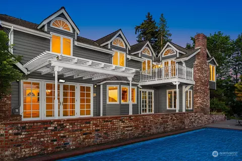 8931 NE 14th St, Clyde Hill, WA 98004
