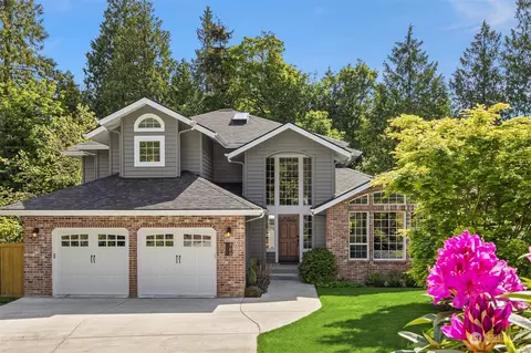 900 Alder Ave NE, Bainbridge Island, WA 98110
