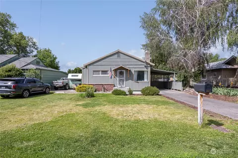 604 SW 2nd St, College Place, WA 99324