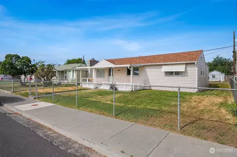 1223 SE Sunset St, Ephrata, WA 98823