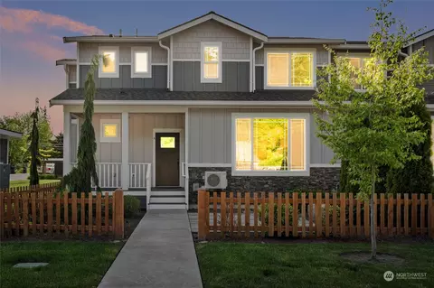 313 E Hazel St #A, Mount Vernon, WA 98273