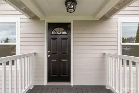 Entry Way - 2418 State St, Everett, WA 98201 photo 1 of 3