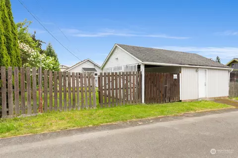 Exterior - 2418 State St, Everett, WA 98201 photo 5 of 5