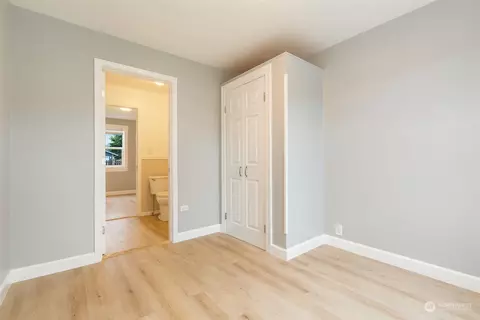 Entry Way - 2418 State St, Everett, WA 98201 photo 2 of 3