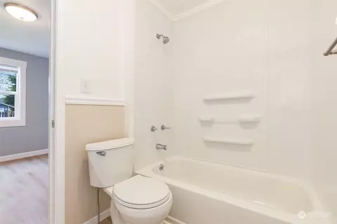 Bath - 2418 State St, Everett, WA 98201 photo 1 of 3
