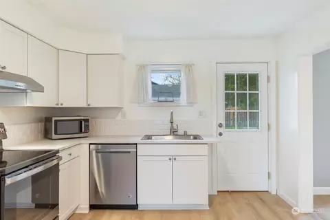 Kitchen - 2418 State St, Everett, WA 98201 photo 4 of 5