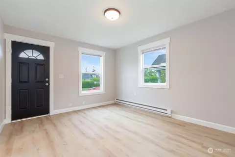 Living - 2418 State St, Everett, WA 98201 photo 3 of 6