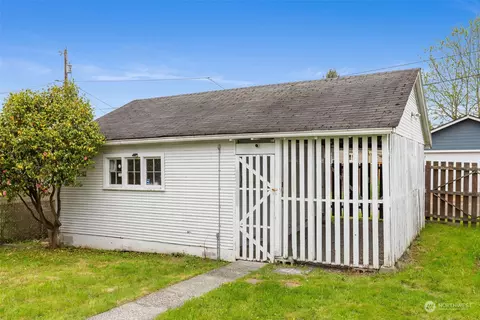 Exterior - 2418 State St, Everett, WA 98201 photo 3 of 5