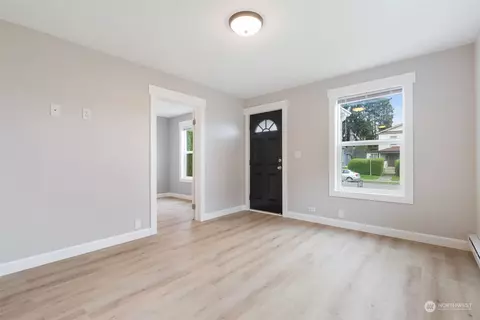 Living - 2418 State St, Everett, WA 98201 photo 1 of 6
