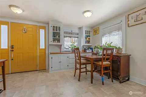Entry Way - 1223 Donovan Ln, Everett, WA 98201 photo 4 of 8
