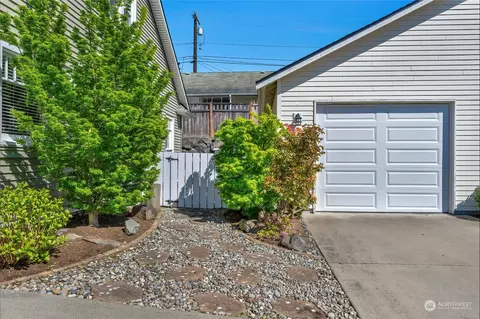 Exterior - 1223 Donovan Ln, Everett, WA 98201 photo 10 of 12