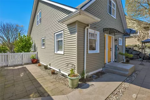 Exterior - 1223 Donovan Ln, Everett, WA 98201 photo 4 of 12