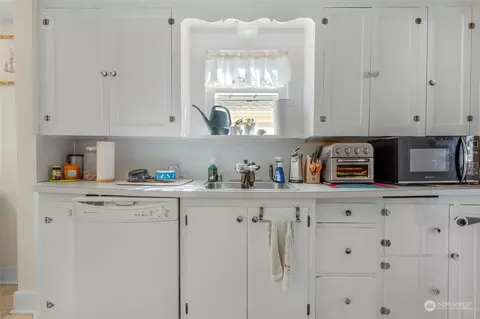 Kitchen - 1223 Donovan Ln, Everett, WA 98201 photo 2 of 2