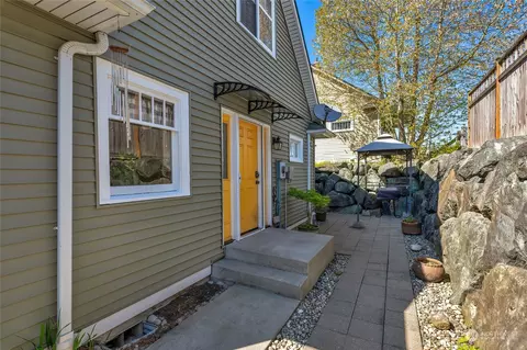 Exterior - 1223 Donovan Ln, Everett, WA 98201 photo 3 of 12