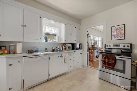 Kitchen - 1223 Donovan Ln, Everett, WA 98201 photo 1 of 2