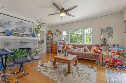 Living - 1223 Donovan Ln, Everett, WA 98201 photo 1 of 1