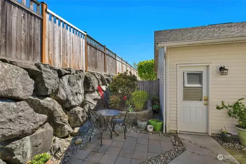 Exterior - 1223 Donovan Ln, Everett, WA 98201 photo 6 of 12