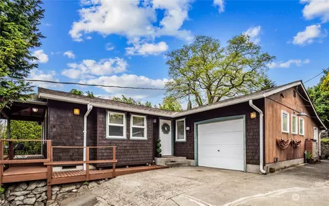 8414 14th Ave SW, Seattle, WA 98106