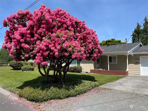 1209 Curtis St, Burlington, WA 98233