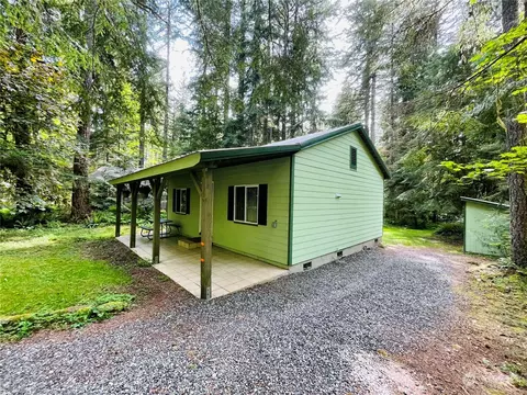 7501 Glacier Springs Dr, Glacier, WA 98244