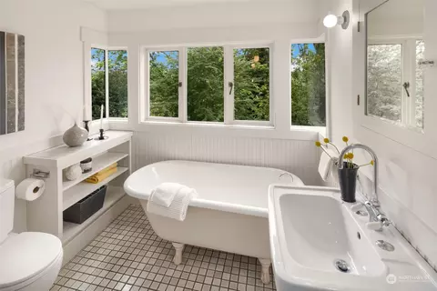 Bath - 3330 E John St, Seattle, WA 98112 photo 2 of 2