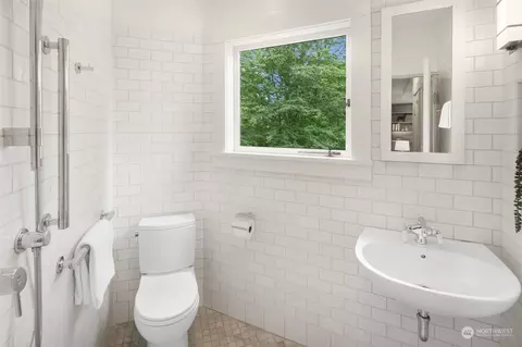Bath - 3330 E John St, Seattle, WA 98112 photo 1 of 2