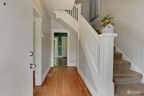 Entry Way - 913 Wall St, Everett, WA 98201 photo 1 of 2