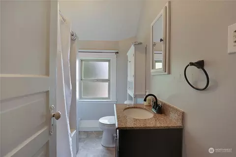 Bath - 913 Wall St, Everett, WA 98201 photo 2 of 2