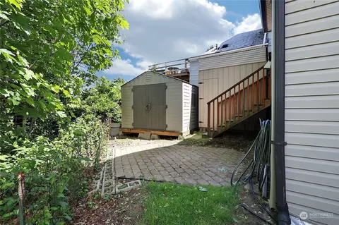 Exterior - 913 Wall St, Everett, WA 98201 photo 4 of 6