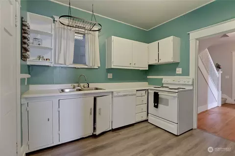 Kitchen - 913 Wall St, Everett, WA 98201 photo 2 of 3