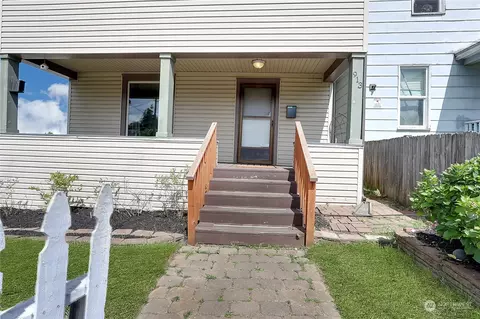 Exterior - 913 Wall St, Everett, WA 98201 photo 2 of 6