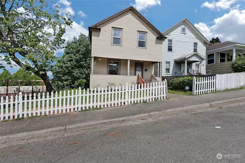 Exterior - 913 Wall St, Everett, WA 98201 photo 1 of 6