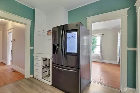 Kitchen - 913 Wall St, Everett, WA 98201 photo 3 of 3