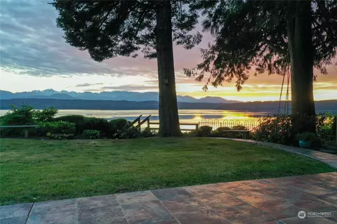 25091 Pioneer Way NW, Poulsbo, WA 98370