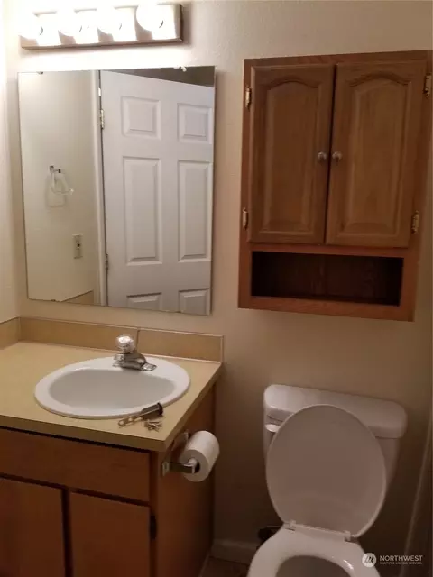 Bath - 2733 Initial Pl, Enumclaw, WA 98022 photo 2 of 2