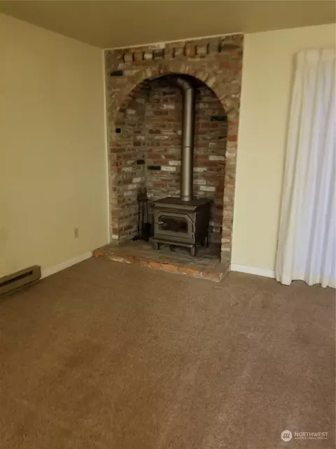 Living - 2733 Initial Pl, Enumclaw, WA 98022 photo 1 of 2