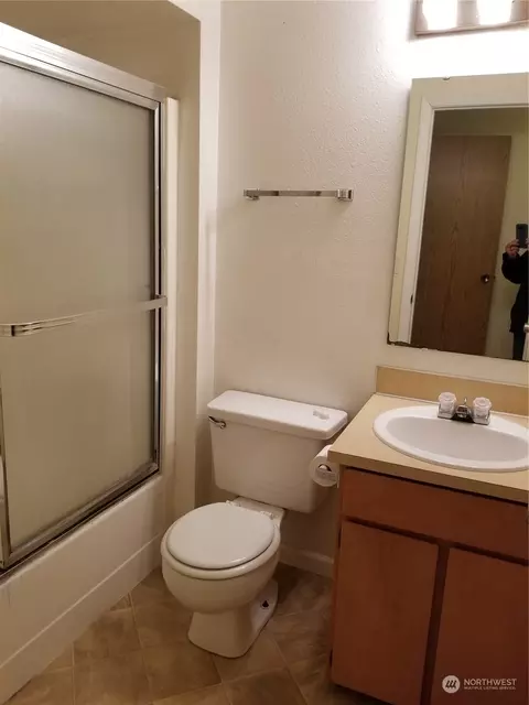 Bath - 2733 Initial Pl, Enumclaw, WA 98022 photo 1 of 2