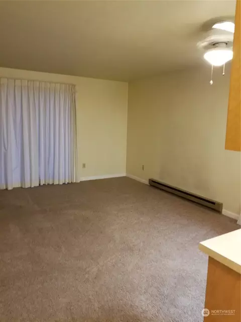 Living - 2733 Initial Pl, Enumclaw, WA 98022 photo 2 of 2
