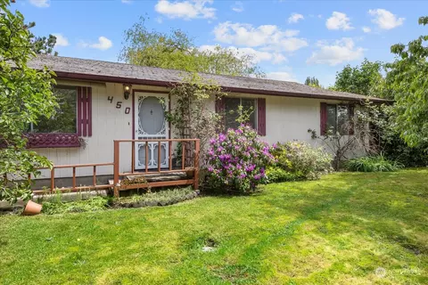 450 9th St, Blaine, WA 98230